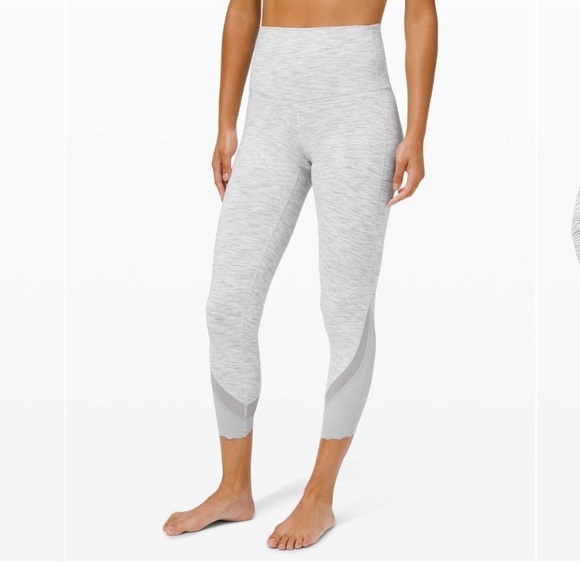 Lululemon Wunder Under Crop High-Rise *Roll Down Scallop Full-On Luxtreme 23" - Picture 1 of 7